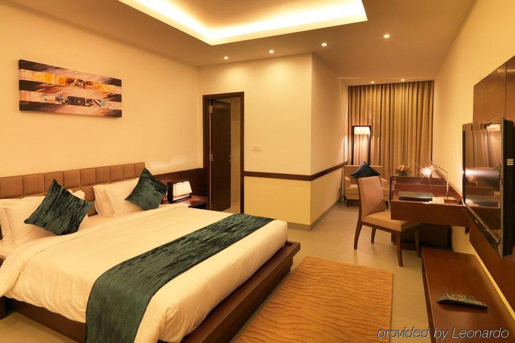 24 Tech Hotel Bangalore Buitenkant foto