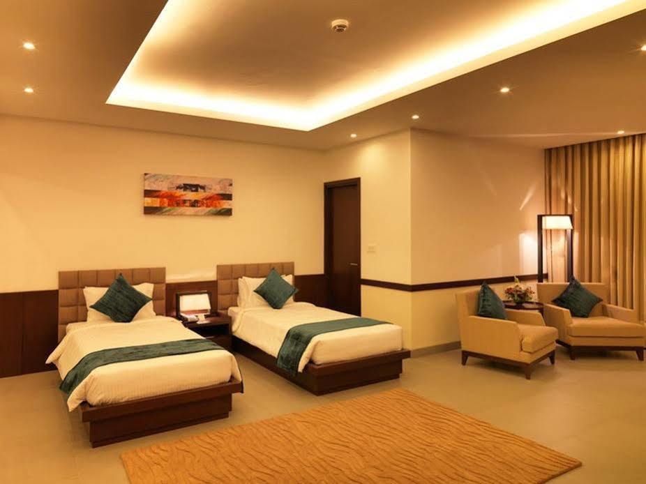 24 Tech Hotel Bangalore Buitenkant foto